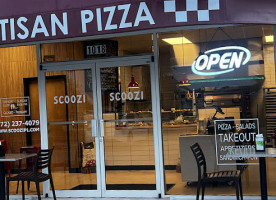 Scoozi Pizza Locale inside