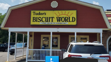 Tudor's Biscuit World outside