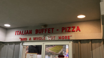 Giovanni's Pizza food