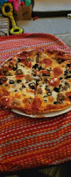 Eaton's Fresh Pizza food