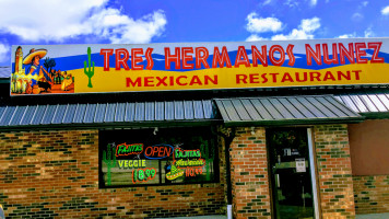 Tres Hermanos outside