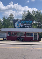 Yeti's Drive-in outside