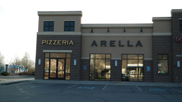 Arella Pizzeria outside