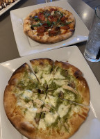 Arella Pizzeria food