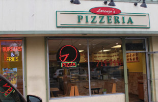 Old Lorenzo Pizza outside