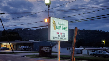 Winfield Dairy Freeze outside