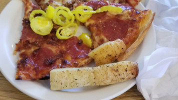 Giovanni's Pizza food