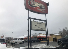 Evaroni's Pizza outside