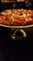 Evaroni's Pizza food