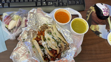 Chalo's Tacos food