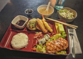 Mo Mo West Sushi Bar And Japanese Restaurant food