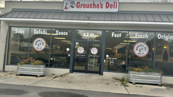 Groucho's Deli outside