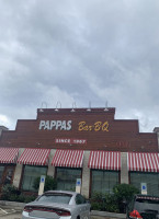 Pappas -b-q outside