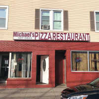 Michael's Pizzeria outside