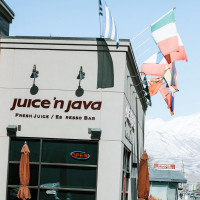 Juice 'n Java outside