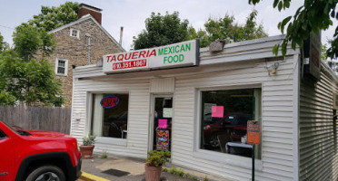 Tacos el Jalapeno outside