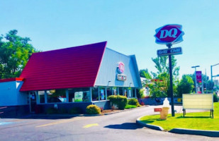 Dairy Queen Grill Chill outside