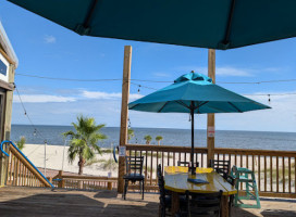 Shaggy's Biloxi Beach outside