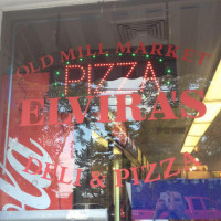 Elvira's Pizza outside