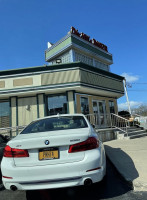 Dix Hills Diner outside