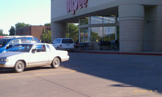 Hy-vee Market Grille Express outside