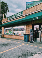 Morris' Liquors Deli food