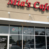 Mia's Cafe outside