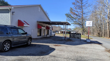 Casey's Diner outside