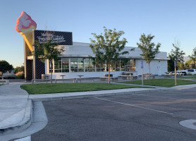 Nielsen's Frozen Custard outside