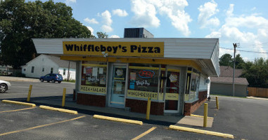 Whiffle Boy's Pizza outside