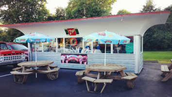 Weaver's Ice Cream Pizza outside