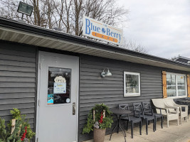 The Blue Berry Café outside