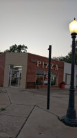 Main Street Pizza outside