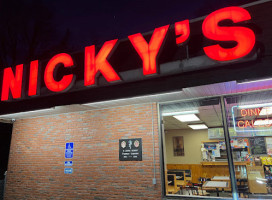 Nicky's Pizza food