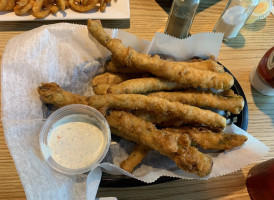 Big Cat Daddy Walleye Grill food