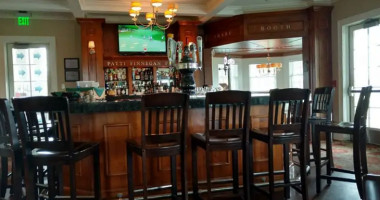 Patti Finnegans Pub Grille inside