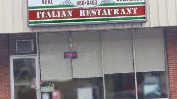 Venuto's Old World Pizza food