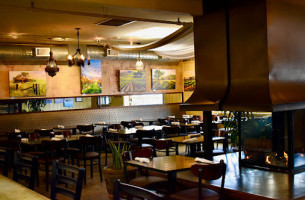 Los Olivos Cafe & Wine Merchant inside