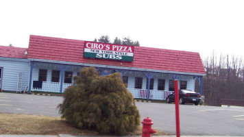 Ciro's Pizza Subs outside