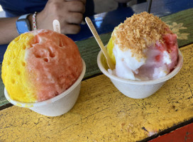 Ululani's Hawaiian Shave Ice inside