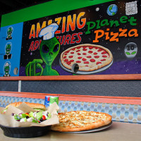 Planet Pizza food