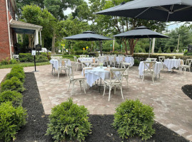 The Elkridge Furnace Inn outside