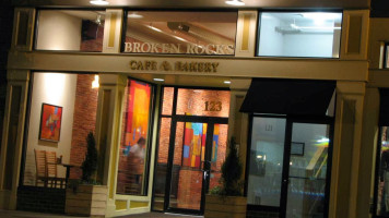 Broken Rocks Café Bakery outside