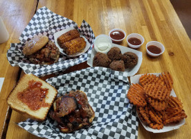 Big Woodys Bbq food