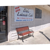 Deb's Lakeside Cafe outside