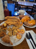 Mike's Catfish Inn food