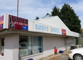 Sunny's Donuts outside