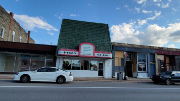 Pizza Shoppe outside