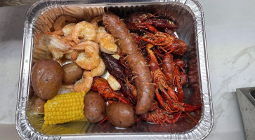 Calhoun's Crawfish Company food