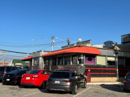 Tastee Diner outside